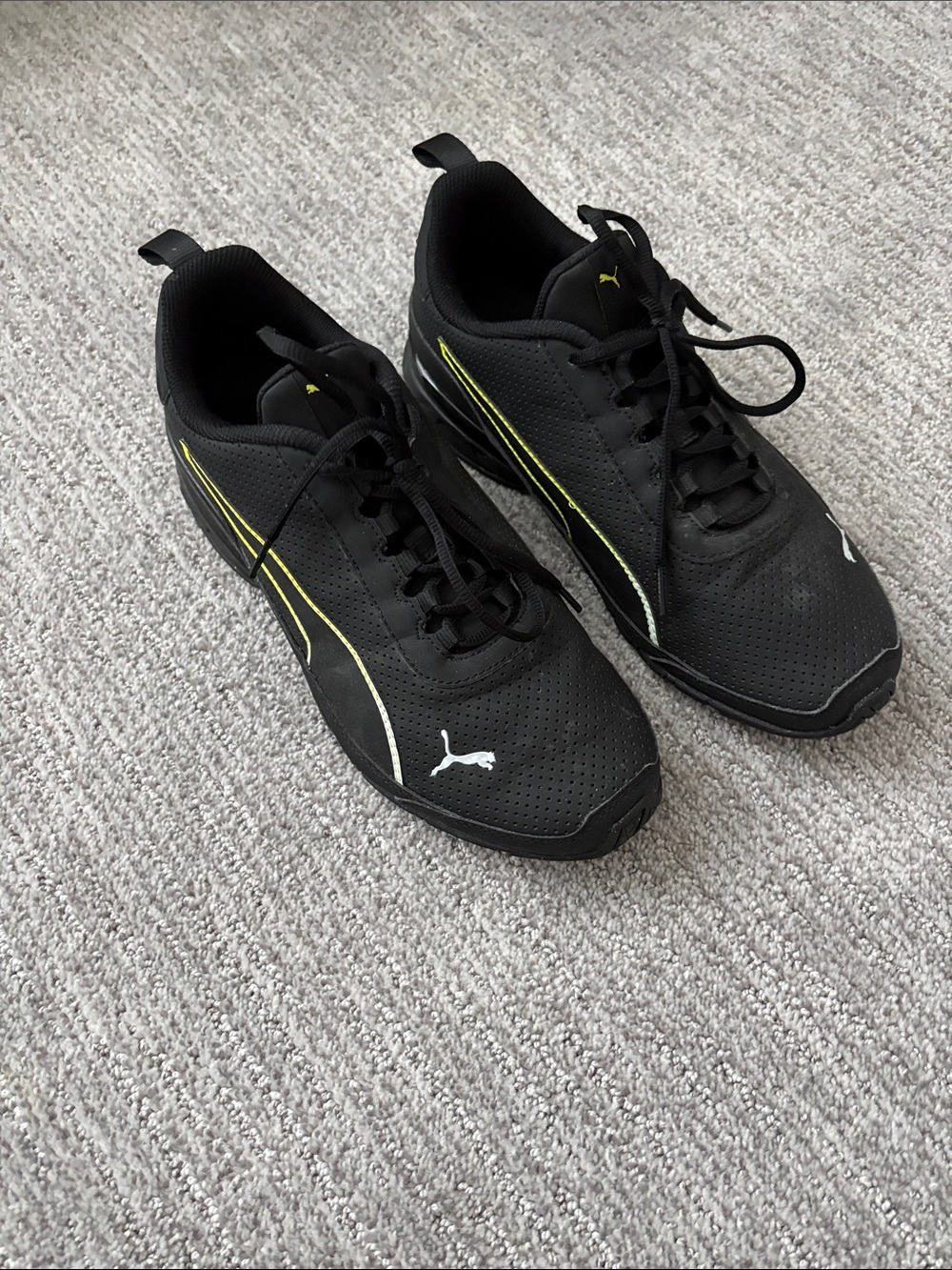 Puma Men’s Black Athletic Sneakers with Yellow Accents SZ 10